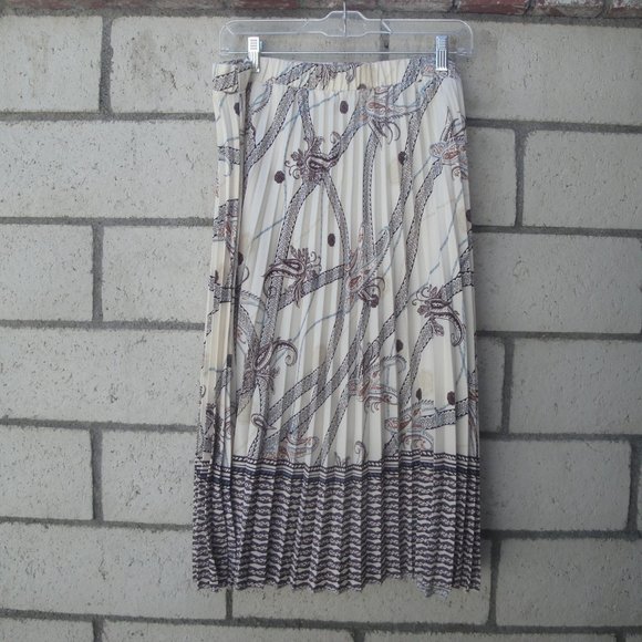 H & M Beige Paisley Pleated Skirt Size 12 - Picture 2 of 3